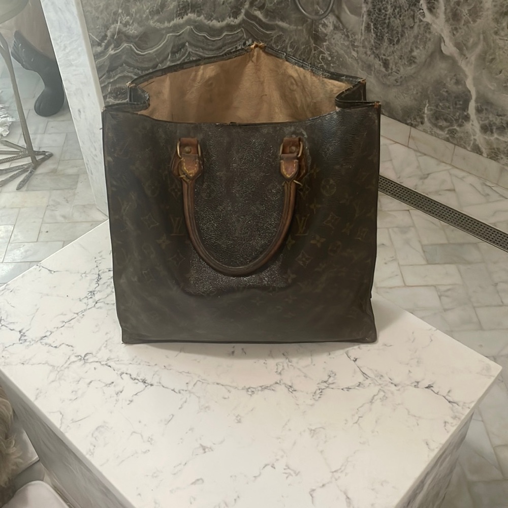 Forty years old LV tote best offer
